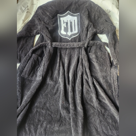 FTD Bathrobe - Picture 7 of 9